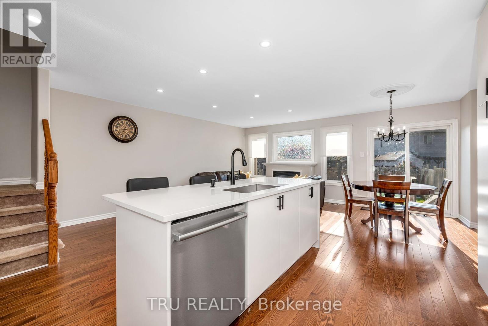 960 Linaria Walk, Ottawa, Ontario  K4A 0H9 - Photo 16 - X12405765