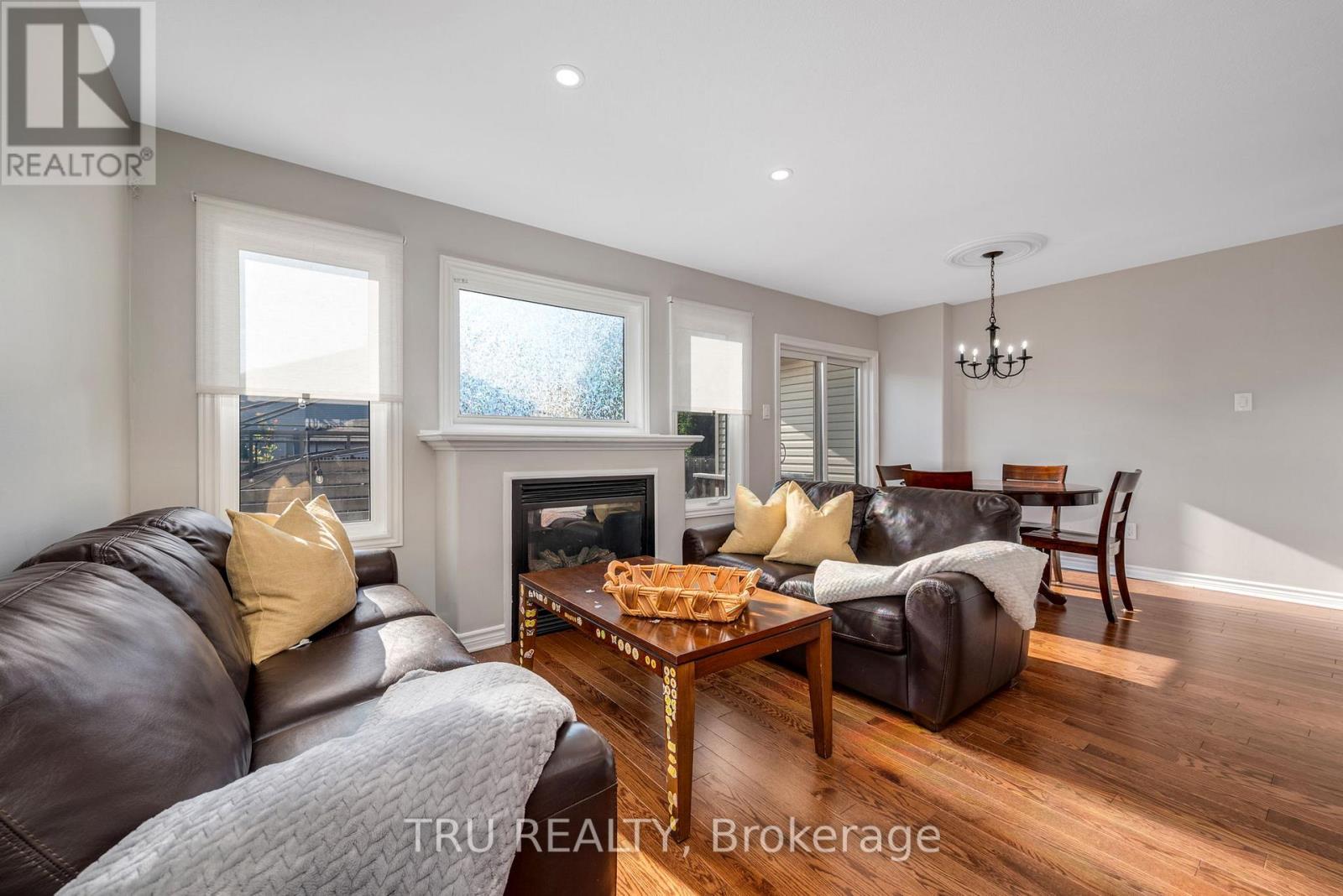 960 Linaria Walk, Ottawa, Ontario  K4A 0H9 - Photo 5 - X12405765