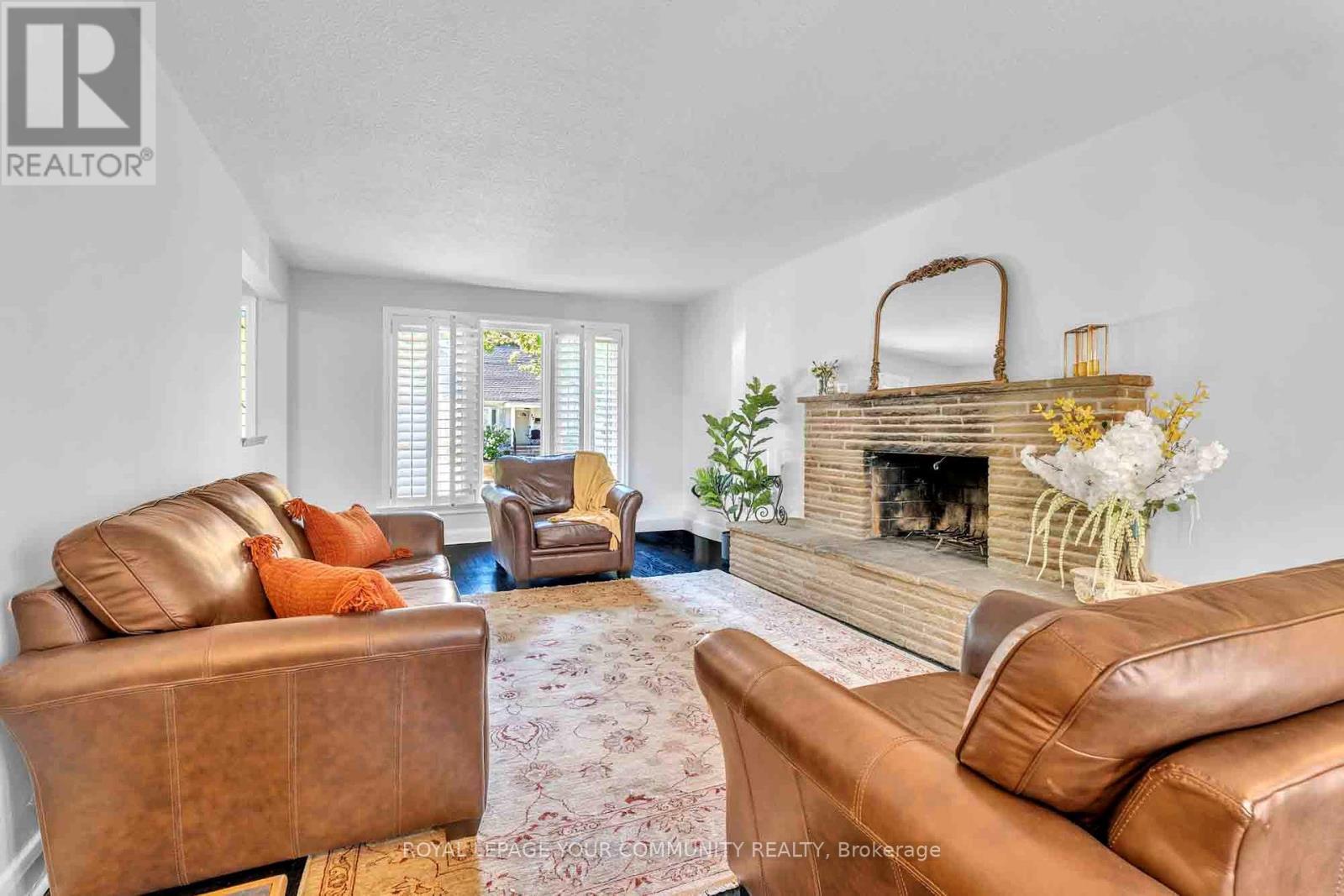 14 Luverne Avenue, Toronto (Clanton Park), Ontario  M3H 1R4 - Photo 4 - C12405025