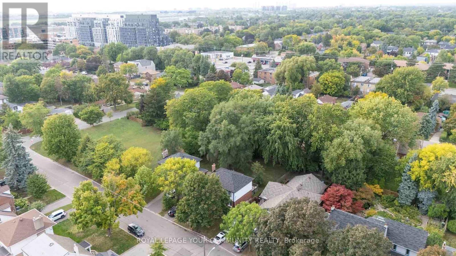 14 Luverne Avenue, Toronto (Clanton Park), Ontario  M3H 1R4 - Photo 17 - C12405025