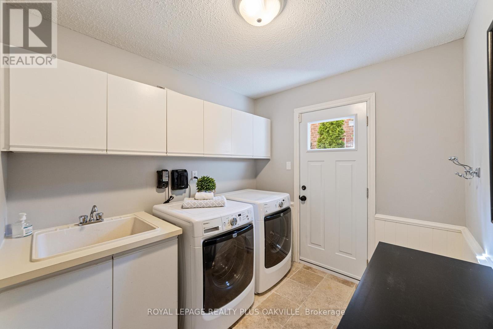 1368 Monks Passage, Oakville, Ontario  L6M 1J5 - Photo 21 - W12401205