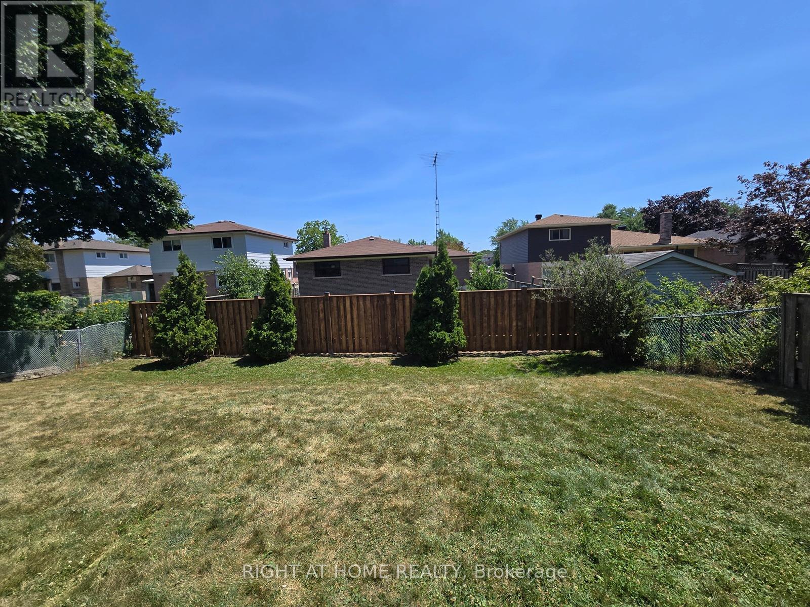 21 Willis Drive, Brampton, Ontario  L6W 1A8 - Photo 33 - W12403556
