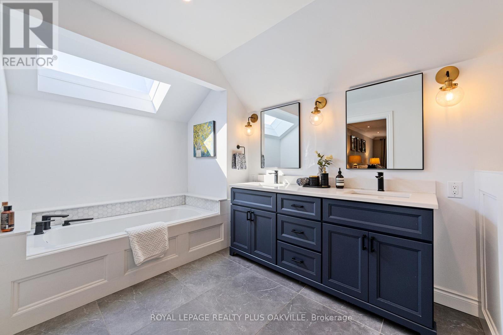 1368 Monks Passage, Oakville, Ontario  L6M 1J5 - Photo 26 - W12401205