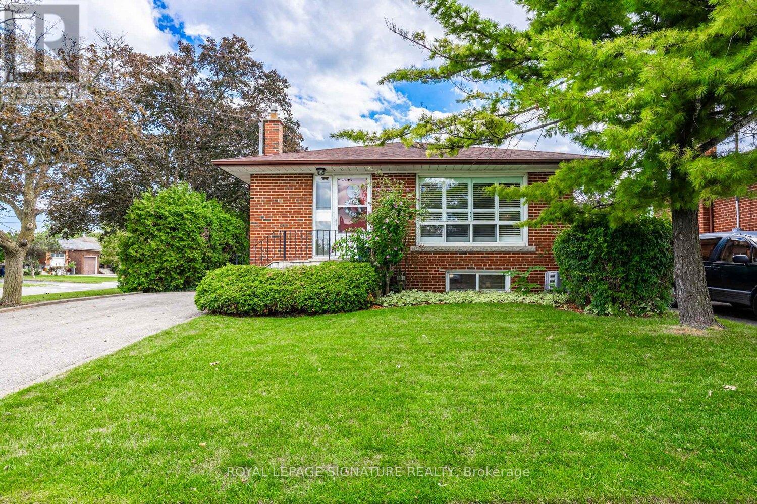 19 BRIAN AVENUE, Toronto, Ontario