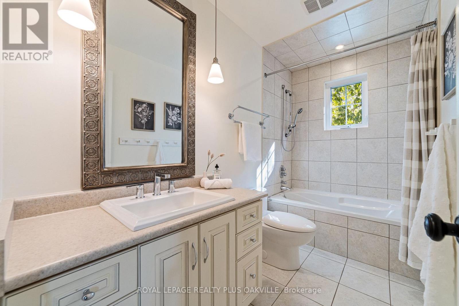 1368 Monks Passage, Oakville, Ontario  L6M 1J5 - Photo 28 - W12401205