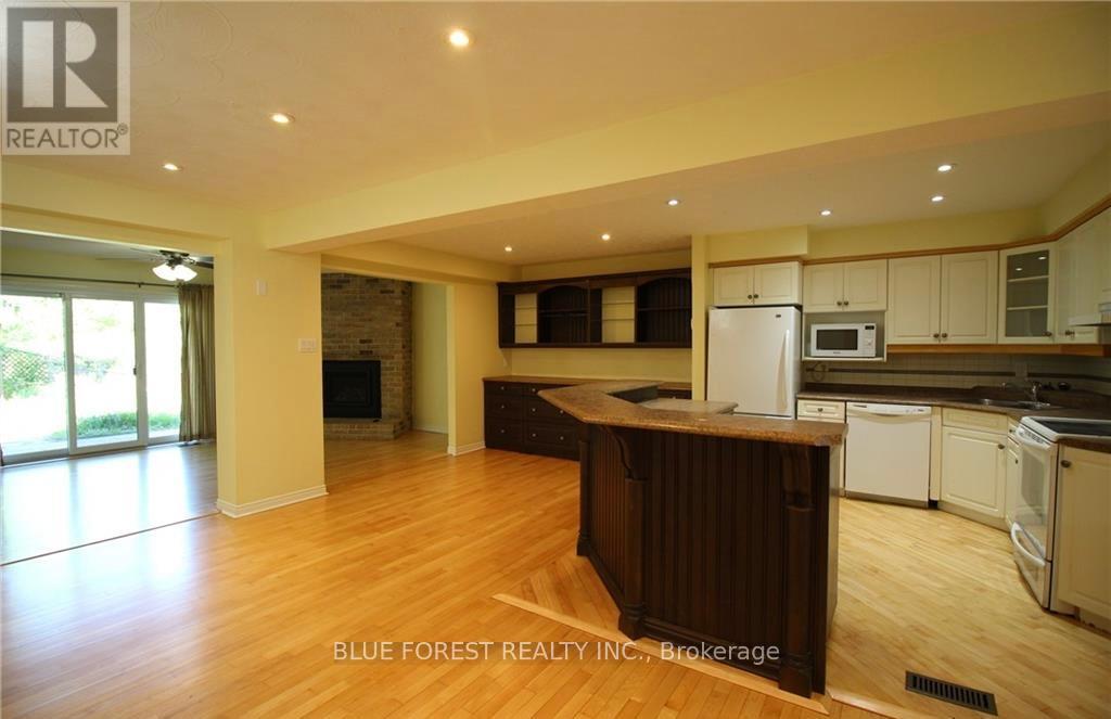 1678 Attawandaron Road, London North (North F), Ontario  N6G 3M8 - Photo 2 - X12405801