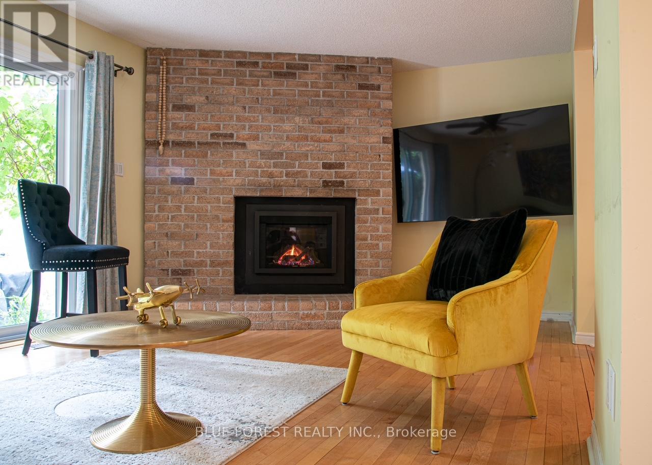 1678 Attawandaron Road, London North (North F), Ontario  N6G 3M8 - Photo 4 - X12405801