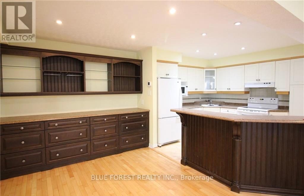 1678 Attawandaron Road, London North (North F), Ontario  N6G 3M8 - Photo 9 - X12405801