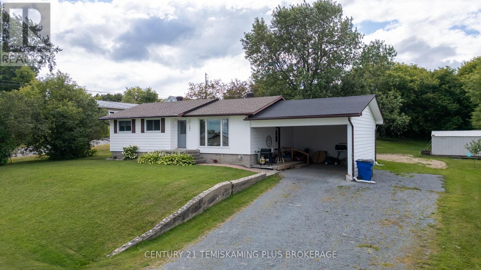 242 Bruce Street, Temiskaming Shores, Ontario P0J 1H0 - Photo 1 - T12405813