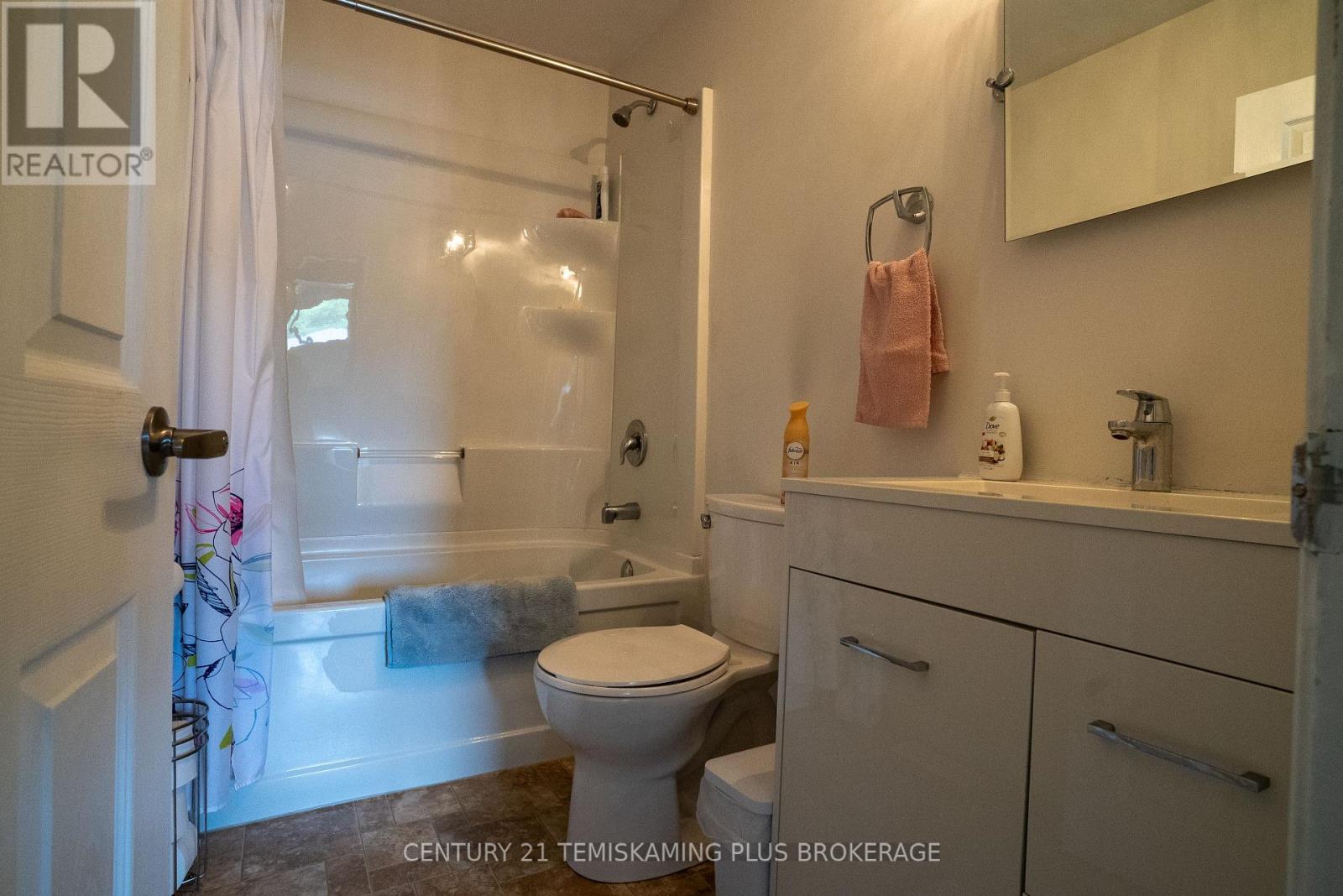 242 Bruce Street, Temiskaming Shores, Ontario P0J 1H0 - Photo 12 - T12405813