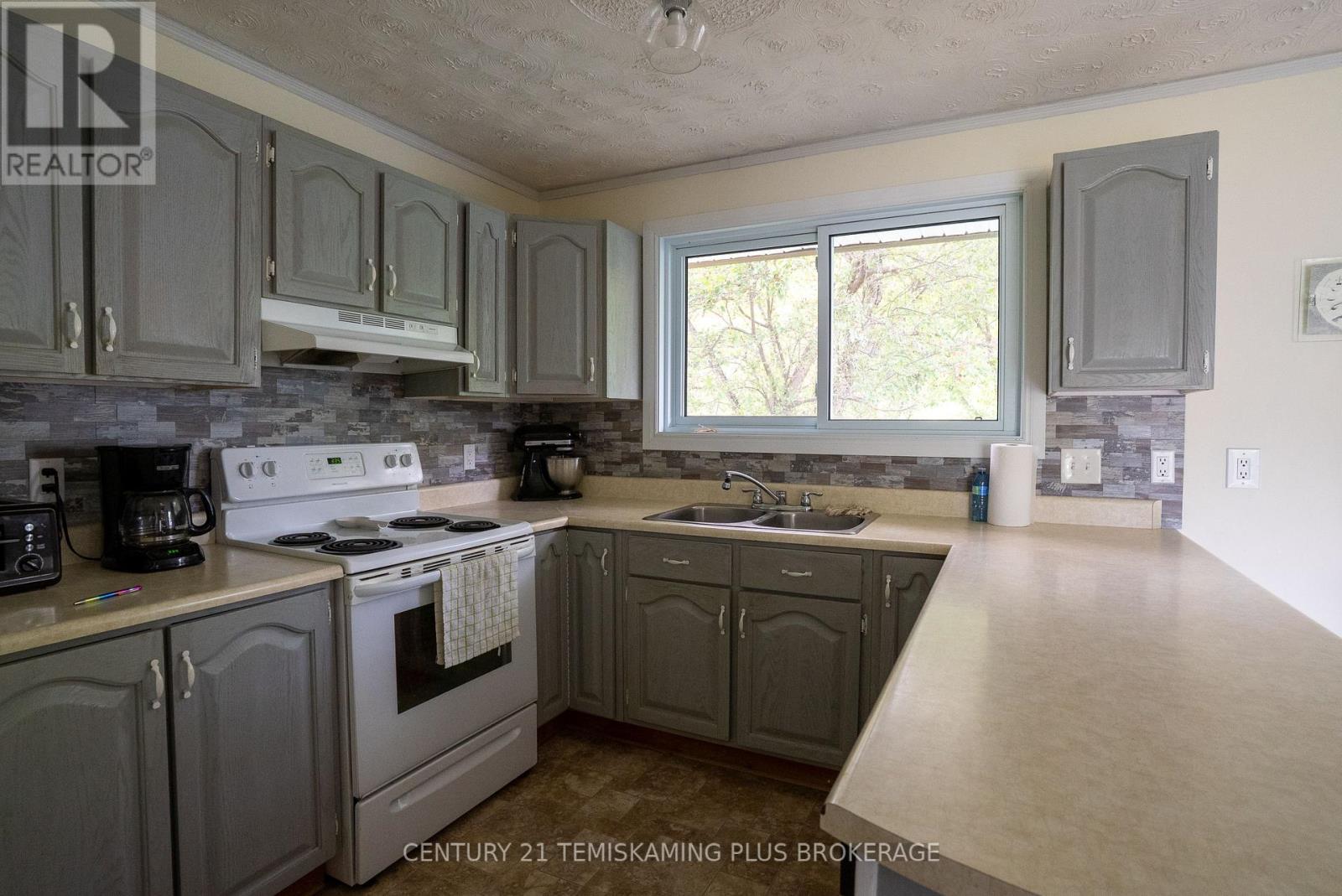 242 Bruce Street, Temiskaming Shores, Ontario P0J 1H0 - Photo 15 - T12405813