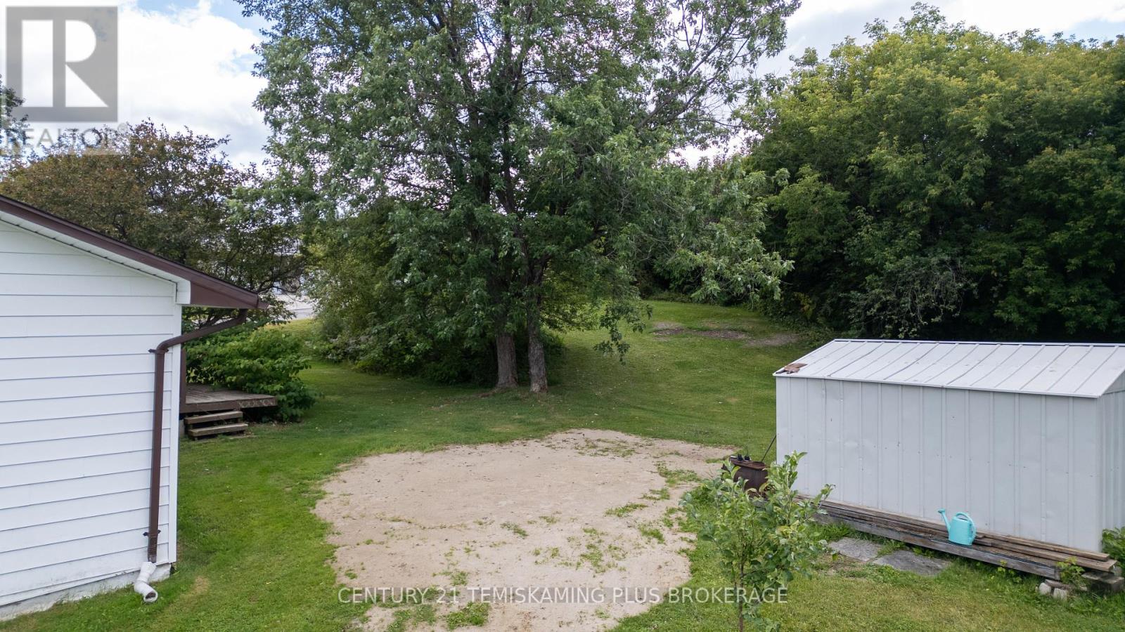 242 Bruce Street, Temiskaming Shores, Ontario P0J 1H0 - Photo 2 - T12405813
