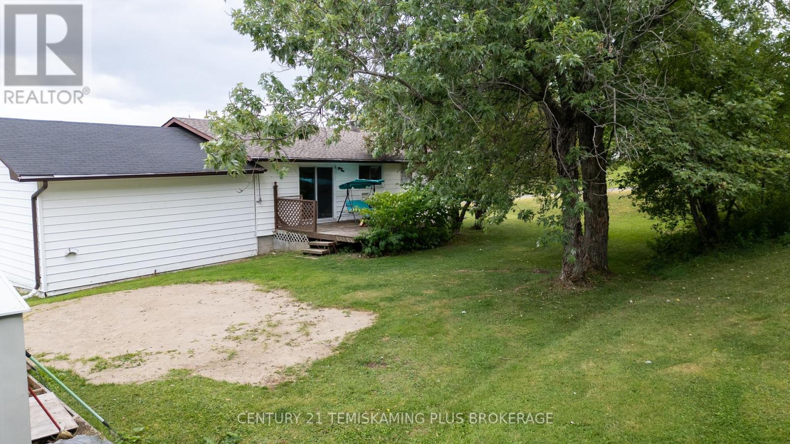 242 Bruce Street, Temiskaming Shores, Ontario P0J 1H0 - Photo 3 - T12405813