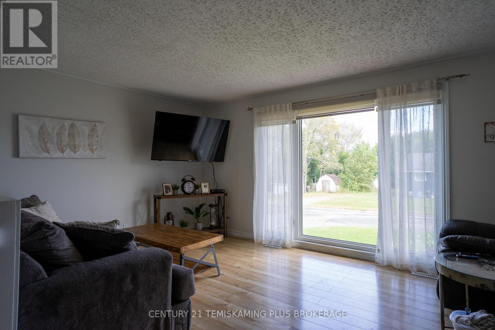 242 Bruce Street, Temiskaming Shores, Ontario P0J 1H0 - Photo 7 - T12405813