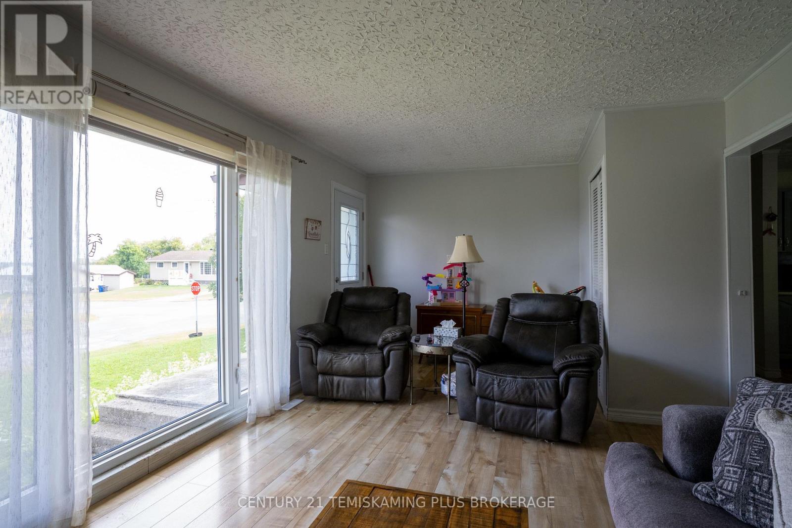 242 Bruce Street, Temiskaming Shores, Ontario P0J 1H0 - Photo 8 - T12405813