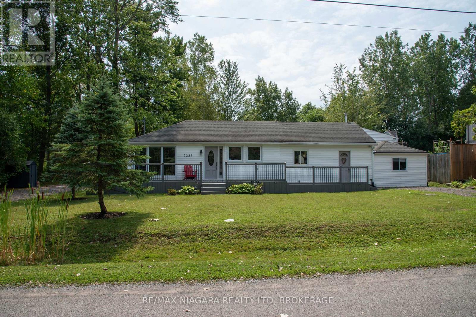 3283 Grove Avenue, Fort Erie, Ontario  L0S 1N0 - Photo 3 - X12405743