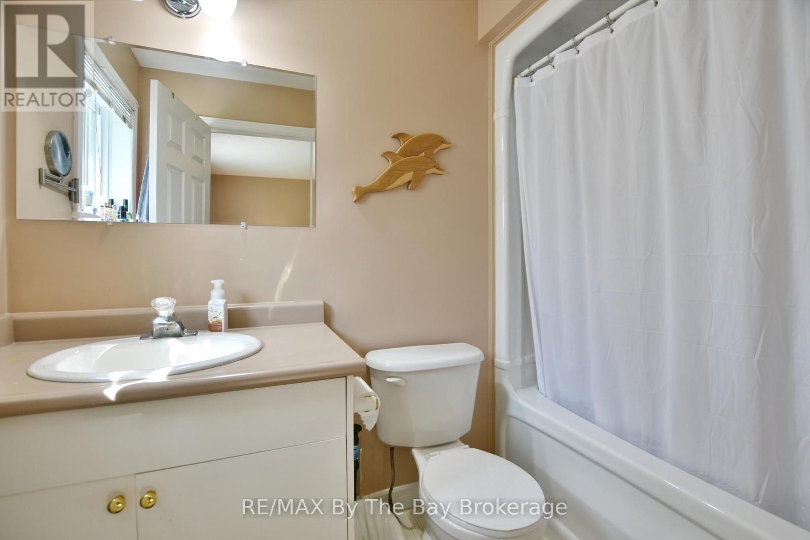 8 Pridham Court, Wasaga Beach, Ontario  L9Z 1M4 - Photo 16 - S12405821