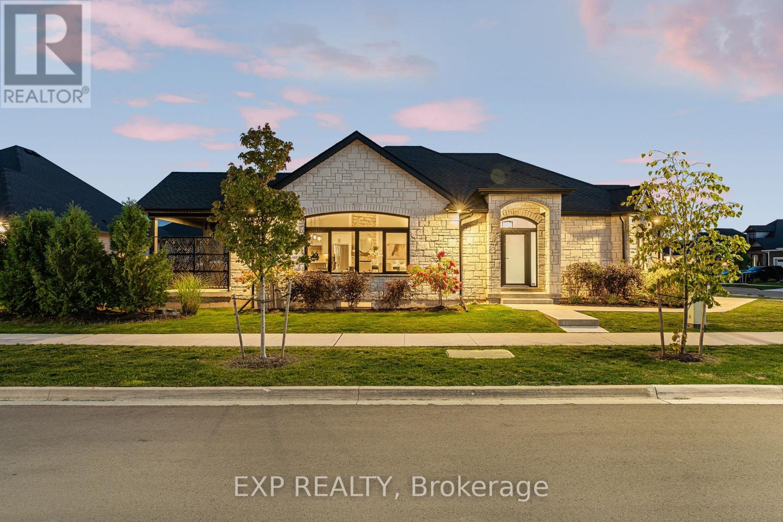 4242 Village Creek Drive, Fort Erie, Ontario  L0S 1S0 - Photo 2 - X12405806