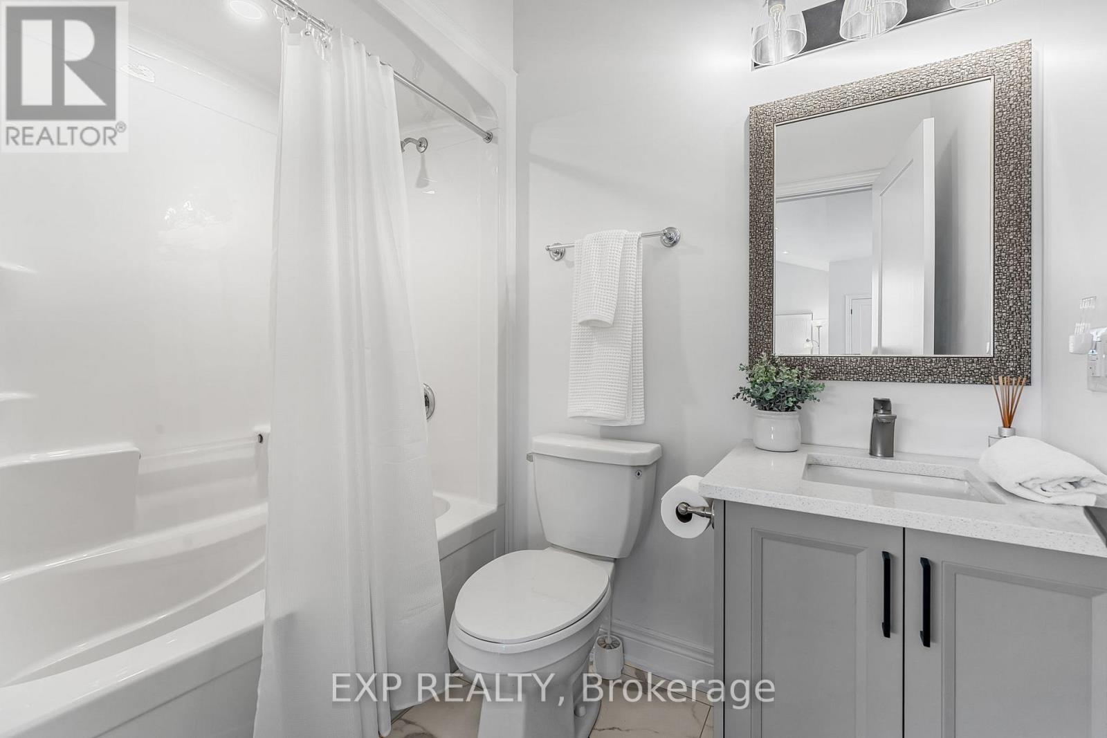 4242 Village Creek Drive, Fort Erie, Ontario  L0S 1S0 - Photo 24 - X12405806