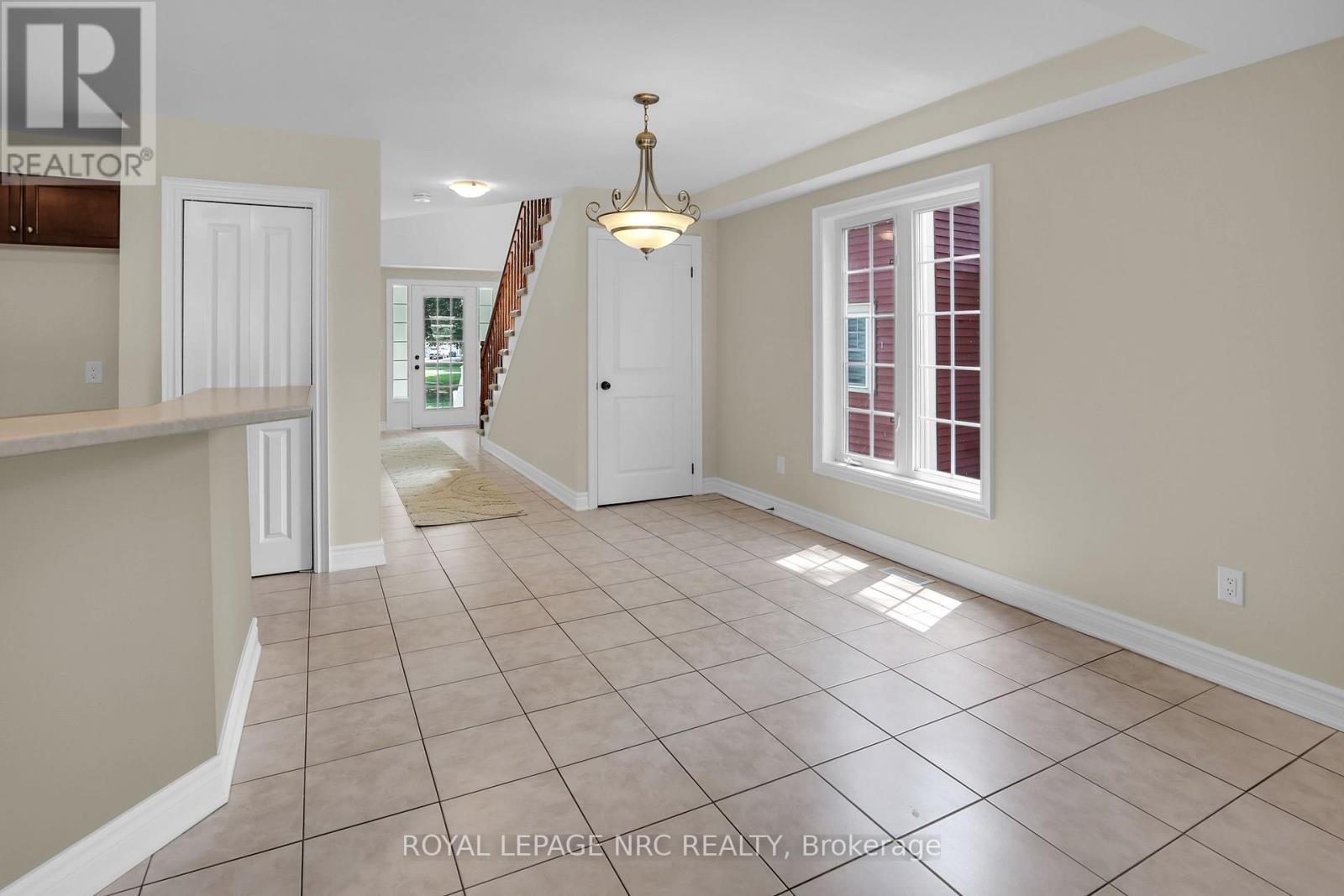 56 Queens Circle, Fort Erie, Ontario  L0S 1B0 - Photo 10 - X12405818
