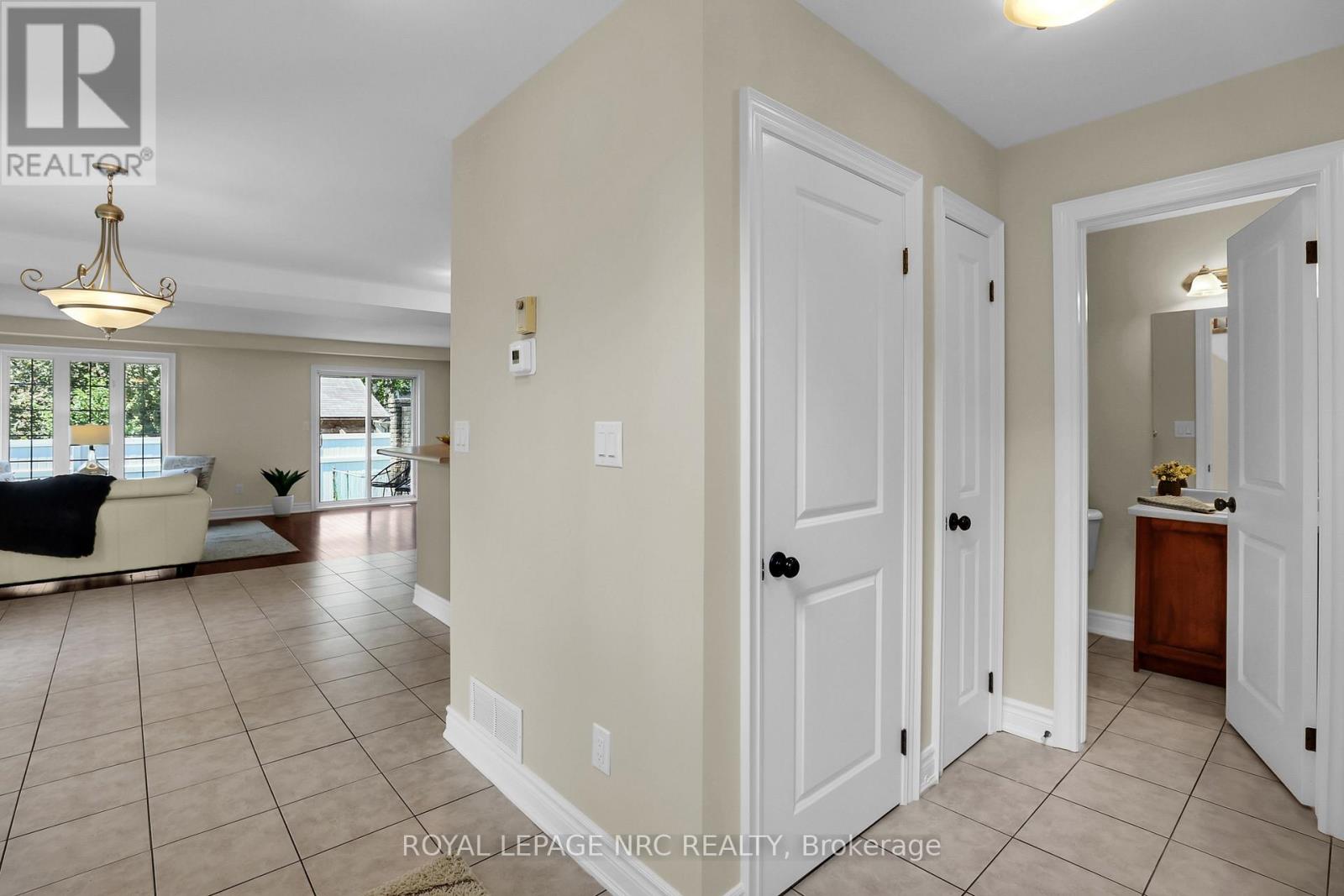 56 Queens Circle, Fort Erie, Ontario  L0S 1B0 - Photo 18 - X12405818