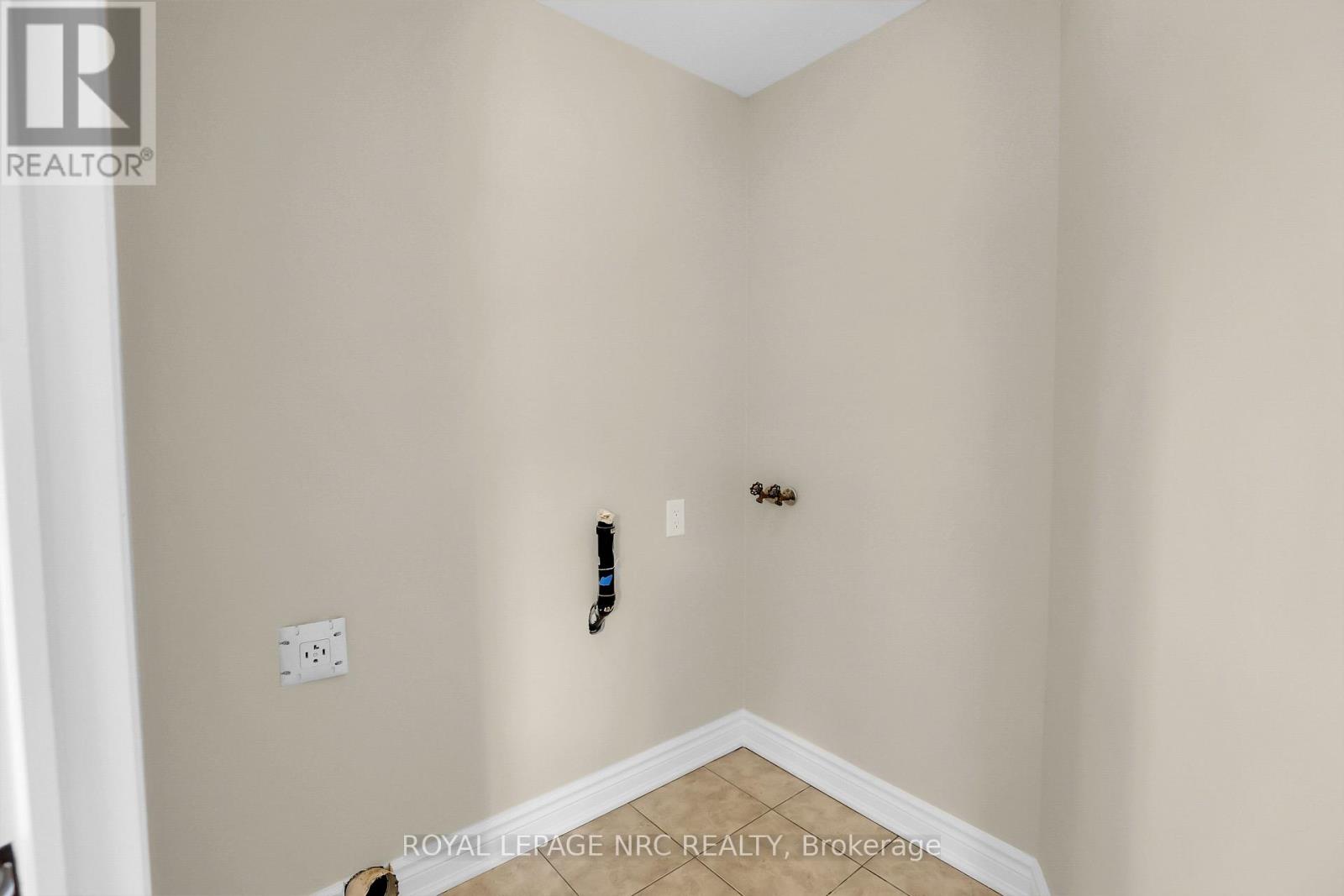 56 Queens Circle, Fort Erie, Ontario  L0S 1B0 - Photo 27 - X12405818