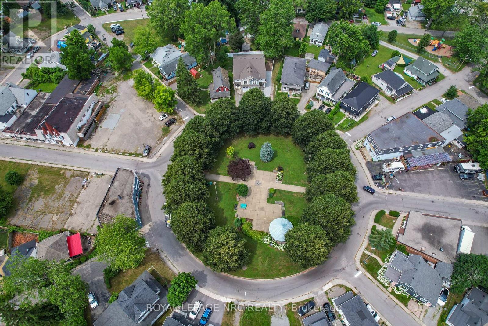 56 Queens Circle, Fort Erie, Ontario  L0S 1B0 - Photo 28 - X12405818