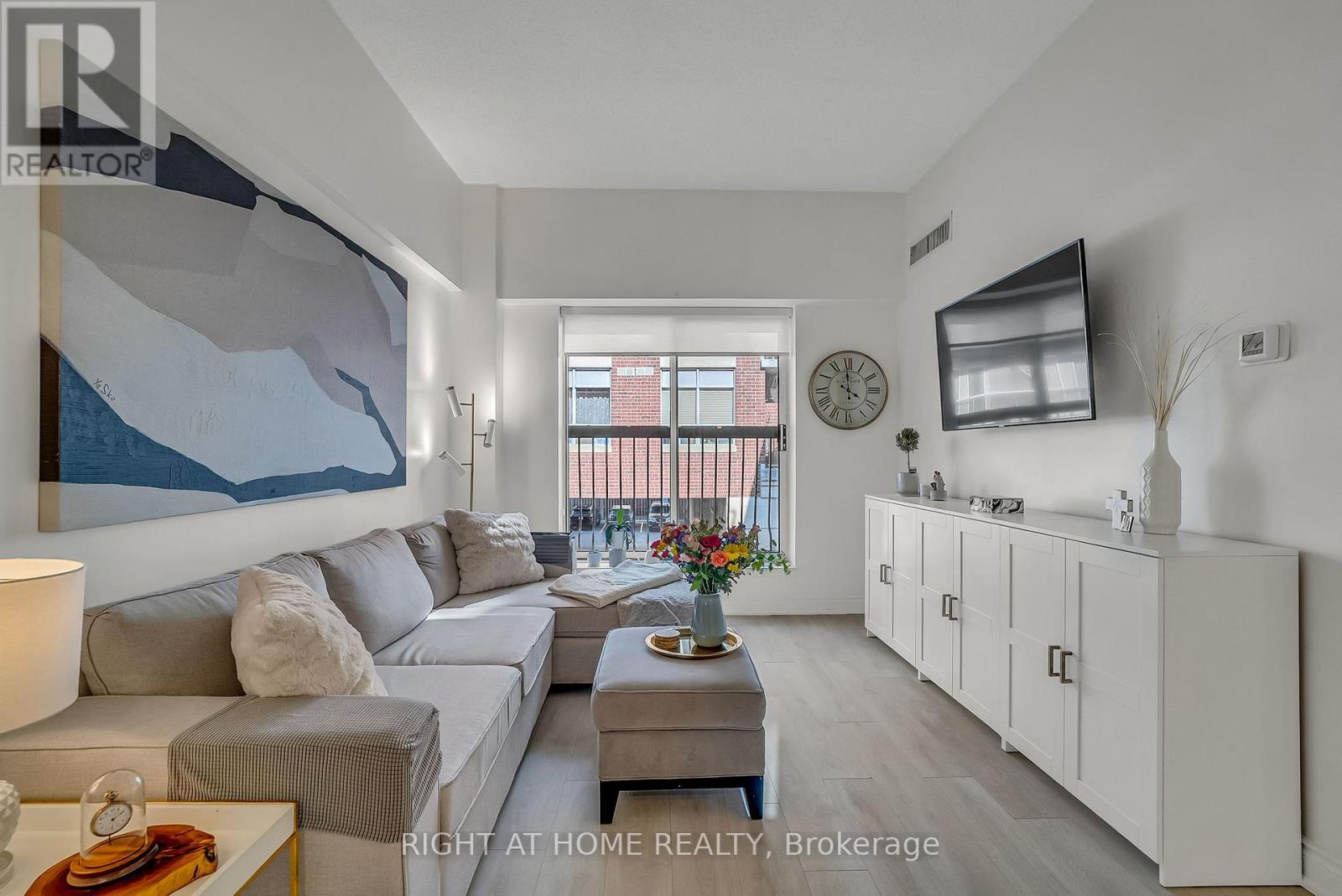 205 - 4198 Dundas Street W, Toronto (Edenbridge-Humber Valley), Ontario  M8X 1Y6 - Photo 10 - W12405766