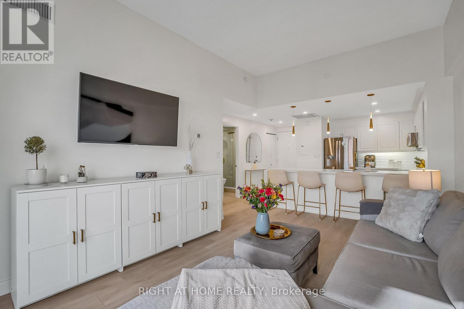 205 - 4198 Dundas Street W, Toronto (Edenbridge-Humber Valley), Ontario  M8X 1Y6 - Photo 12 - W12405766