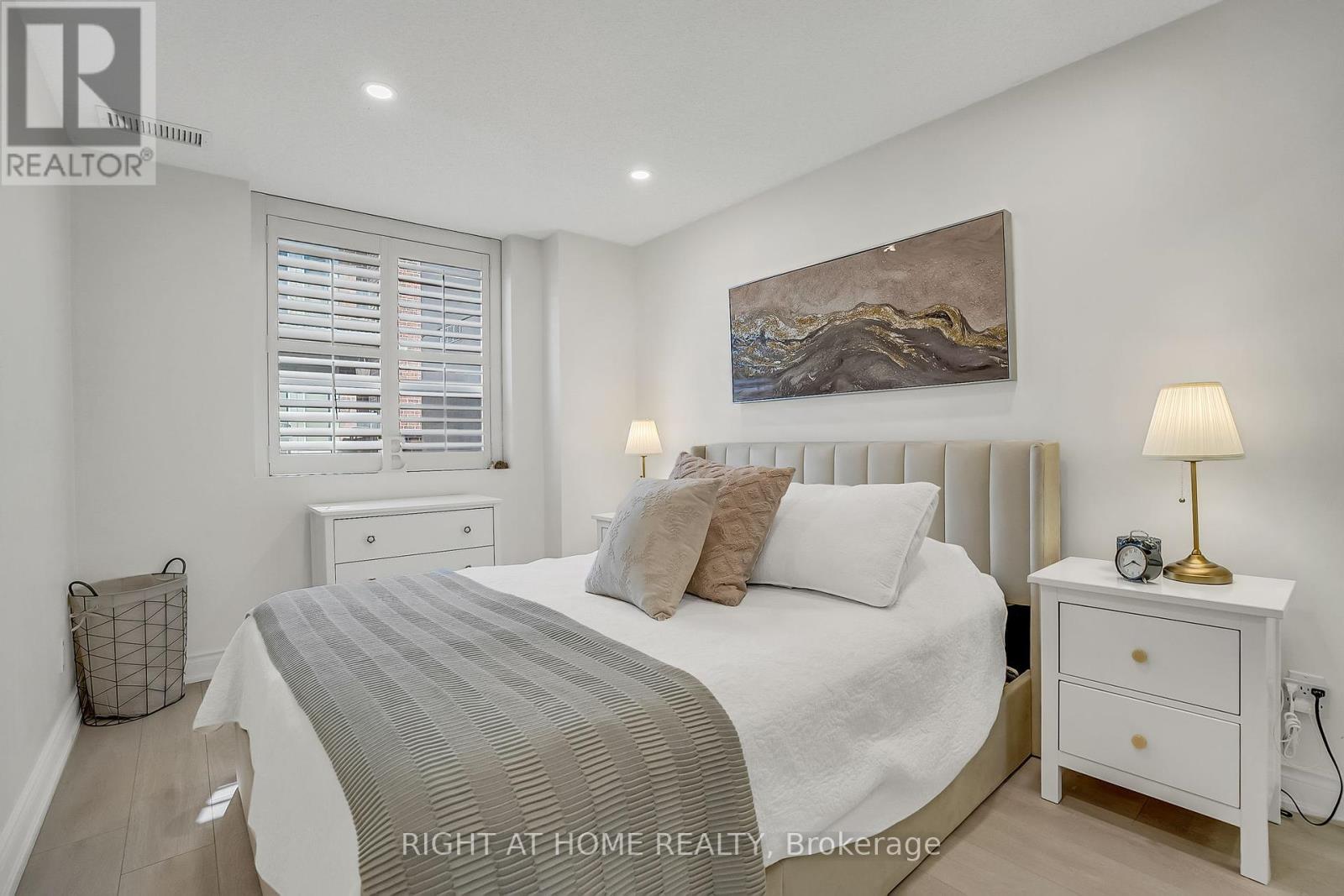 205 - 4198 Dundas Street W, Toronto (Edenbridge-Humber Valley), Ontario  M8X 1Y6 - Photo 15 - W12405766