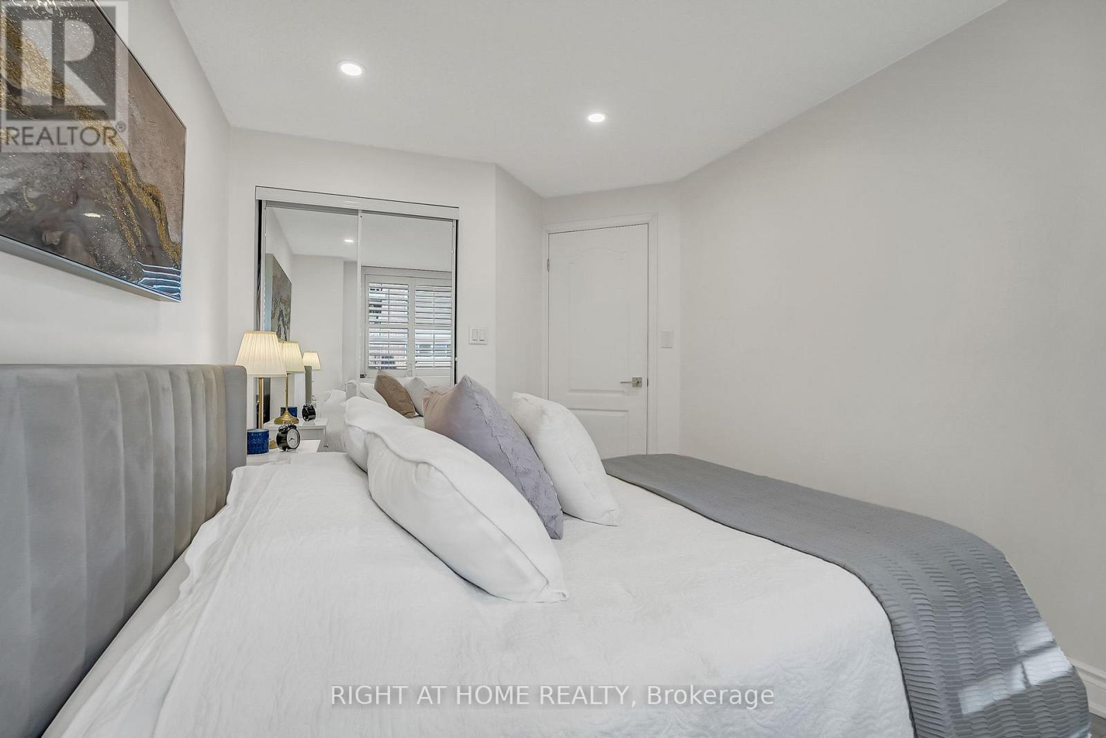 205 - 4198 Dundas Street W, Toronto (Edenbridge-Humber Valley), Ontario  M8X 1Y6 - Photo 18 - W12405766