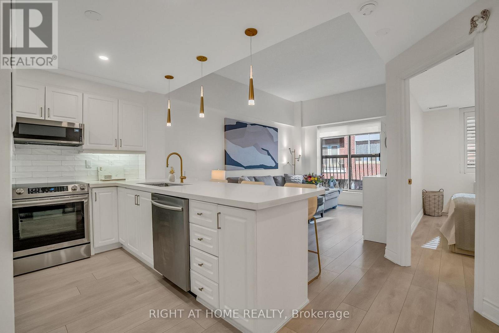 205 - 4198 Dundas Street W, Toronto (Edenbridge-Humber Valley), Ontario  M8X 1Y6 - Photo 3 - W12405766