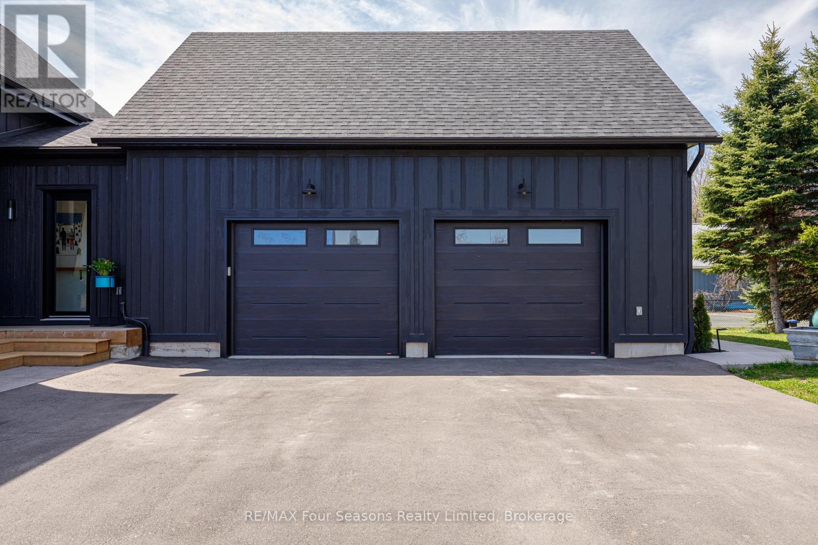 113 Slabtown Road W, Blue Mountains, Ontario  N0H 1J0 - Photo 37 - X12405776