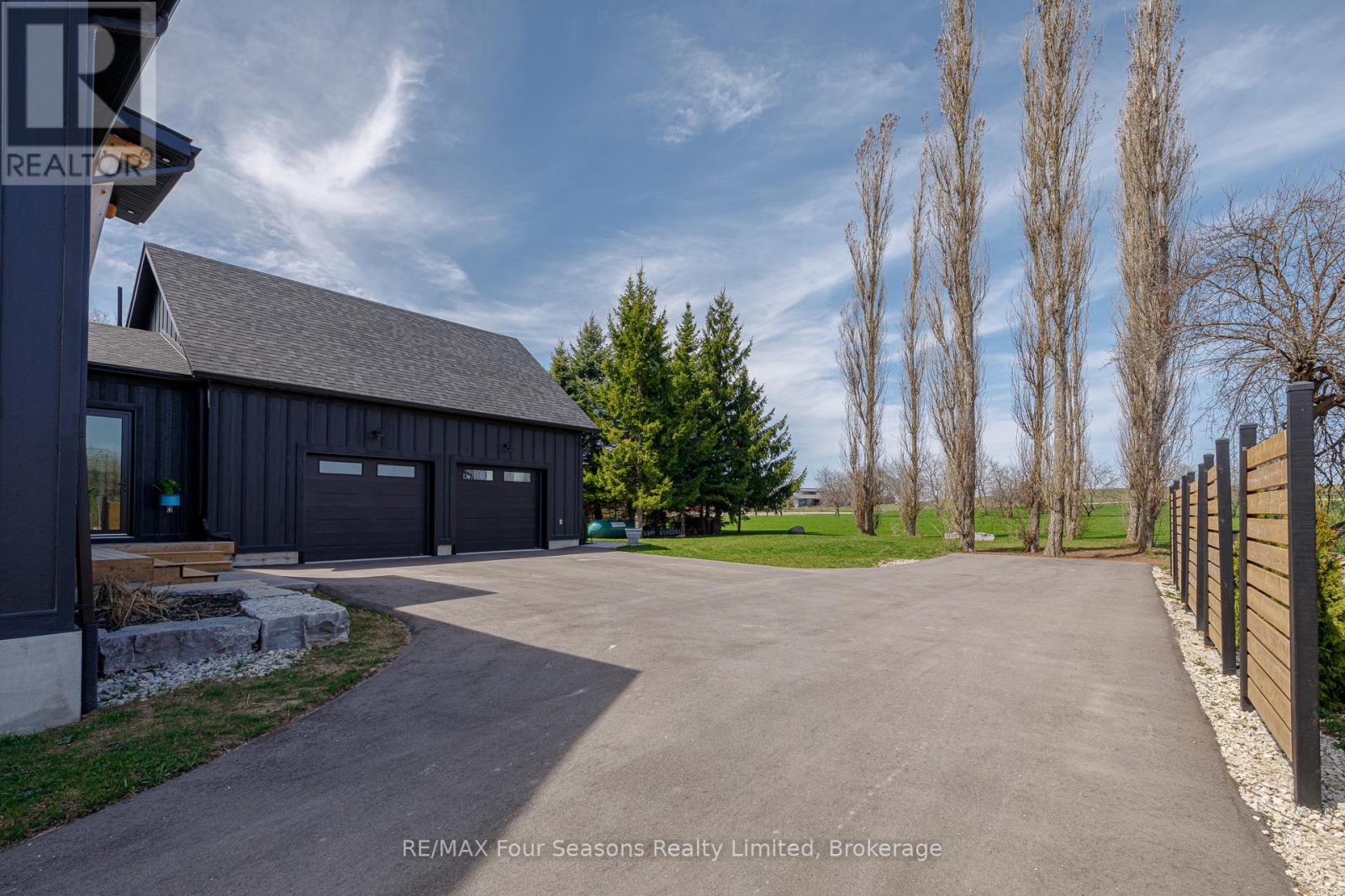 113 Slabtown Road W, Blue Mountains, Ontario  N0H 1J0 - Photo 38 - X12405776