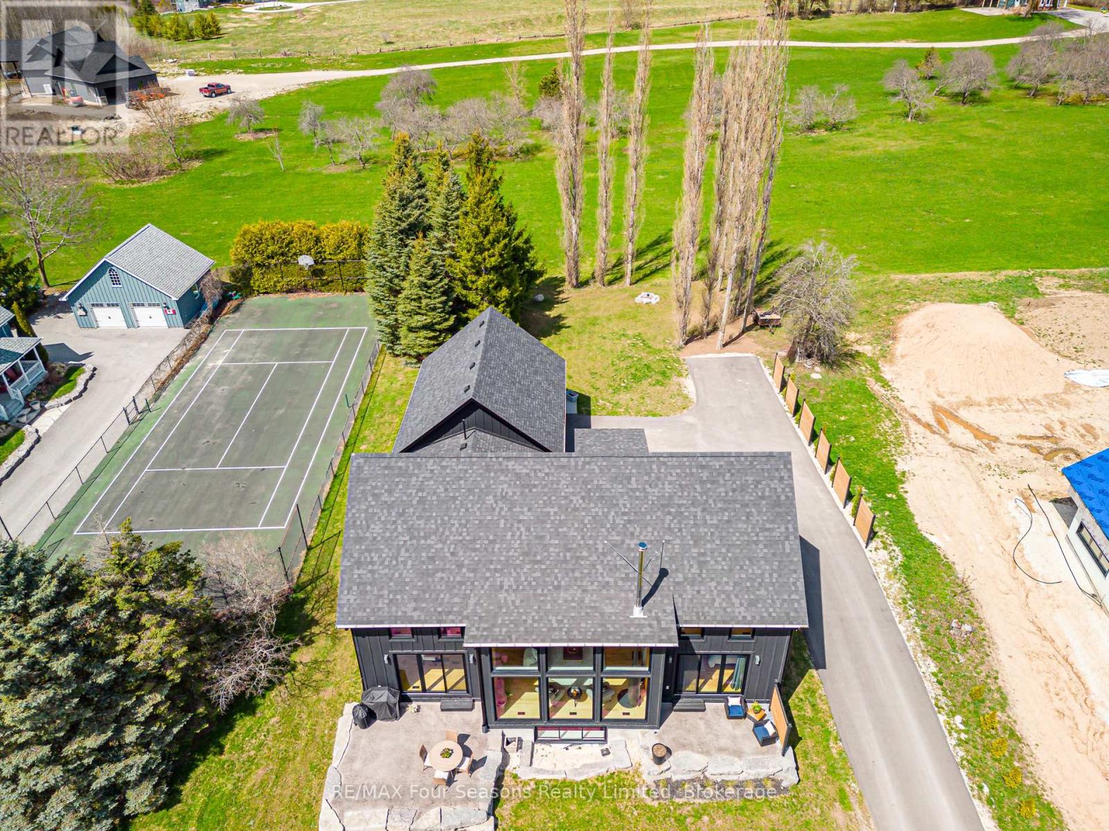 113 Slabtown Road W, Blue Mountains, Ontario  N0H 1J0 - Photo 40 - X12405776