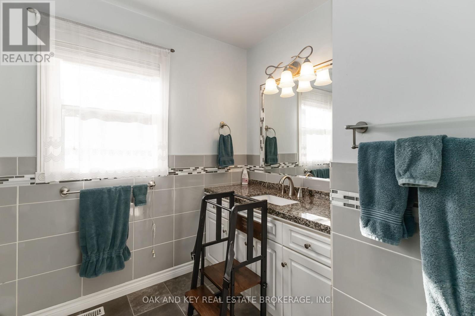 8 Grace Court, Aylmer, Ontario  N5H 3G6 - Photo 24 - X12405526