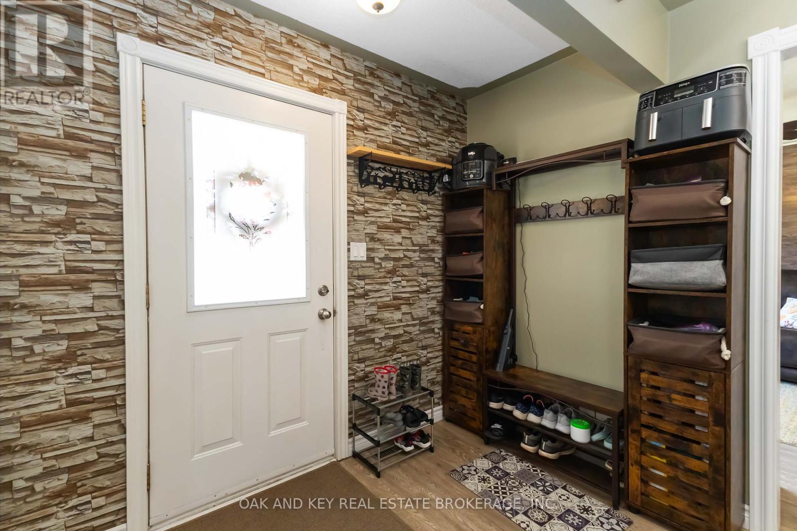 8 Grace Court, Aylmer, Ontario  N5H 3G6 - Photo 5 - X12405526