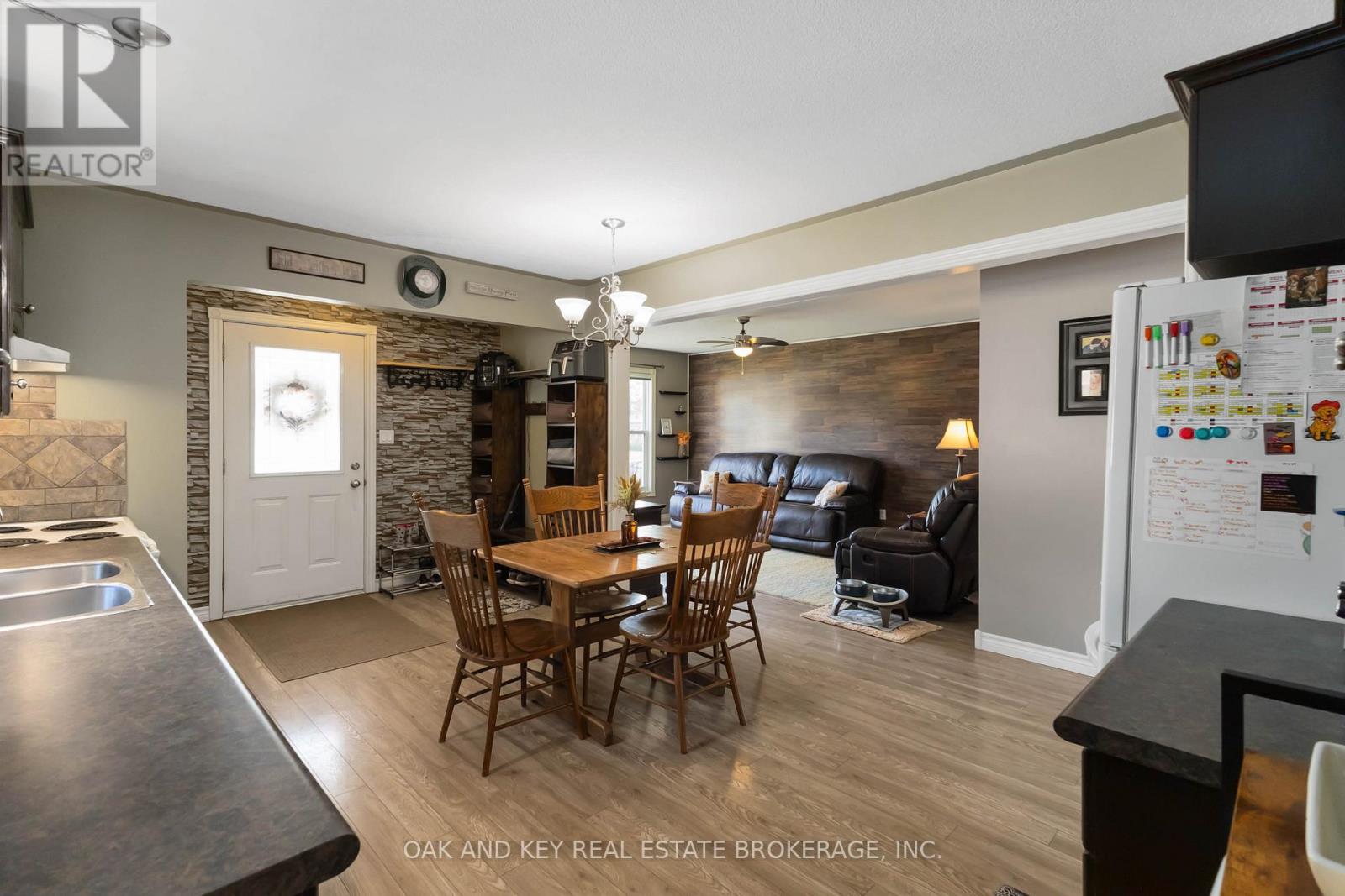 8 Grace Court, Aylmer, Ontario  N5H 3G6 - Photo 9 - X12405526