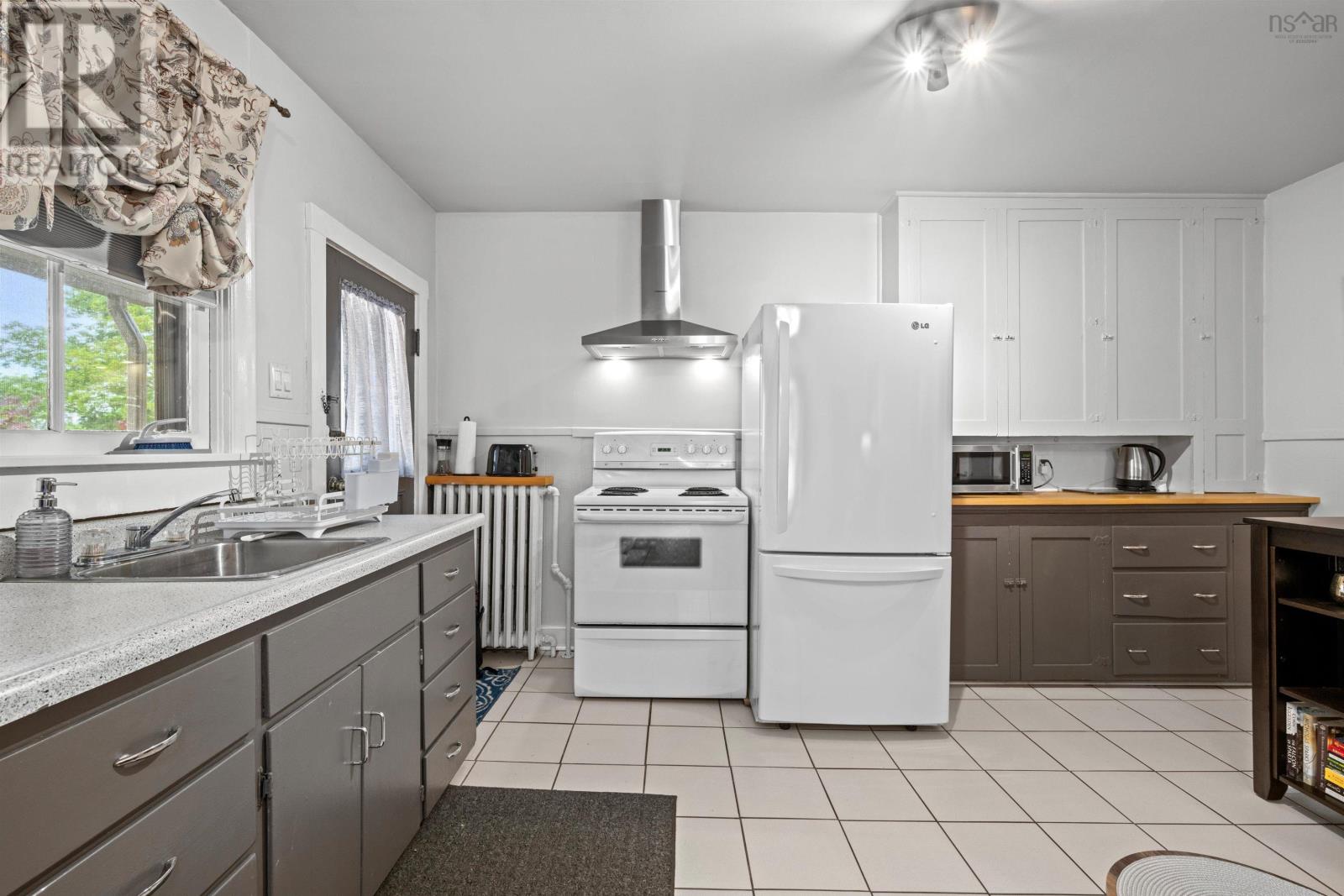 153 Pleasant Street, Bridgewater, Nova Scotia  B4V 1N4 - Photo 37 - 202518019
