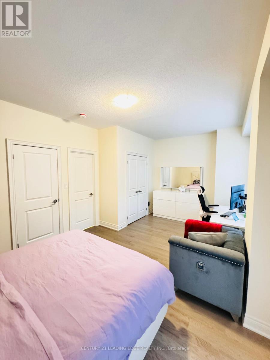 18 Thomas Hope Lane, Markham, Ontario  L3S 0E9 - Photo 12 - N12402674