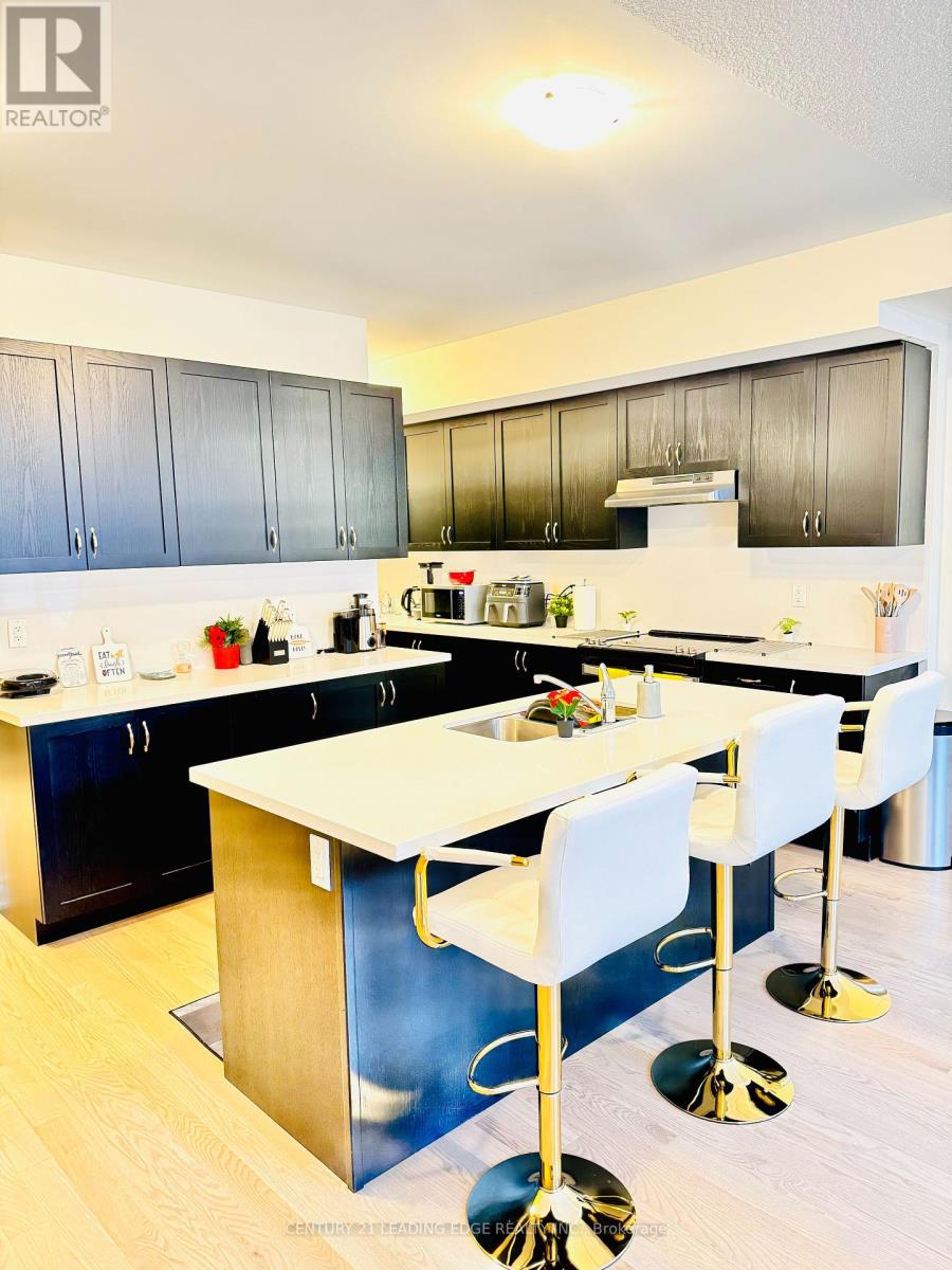 18 Thomas Hope Lane, Markham, Ontario  L3S 0E9 - Photo 5 - N12402674
