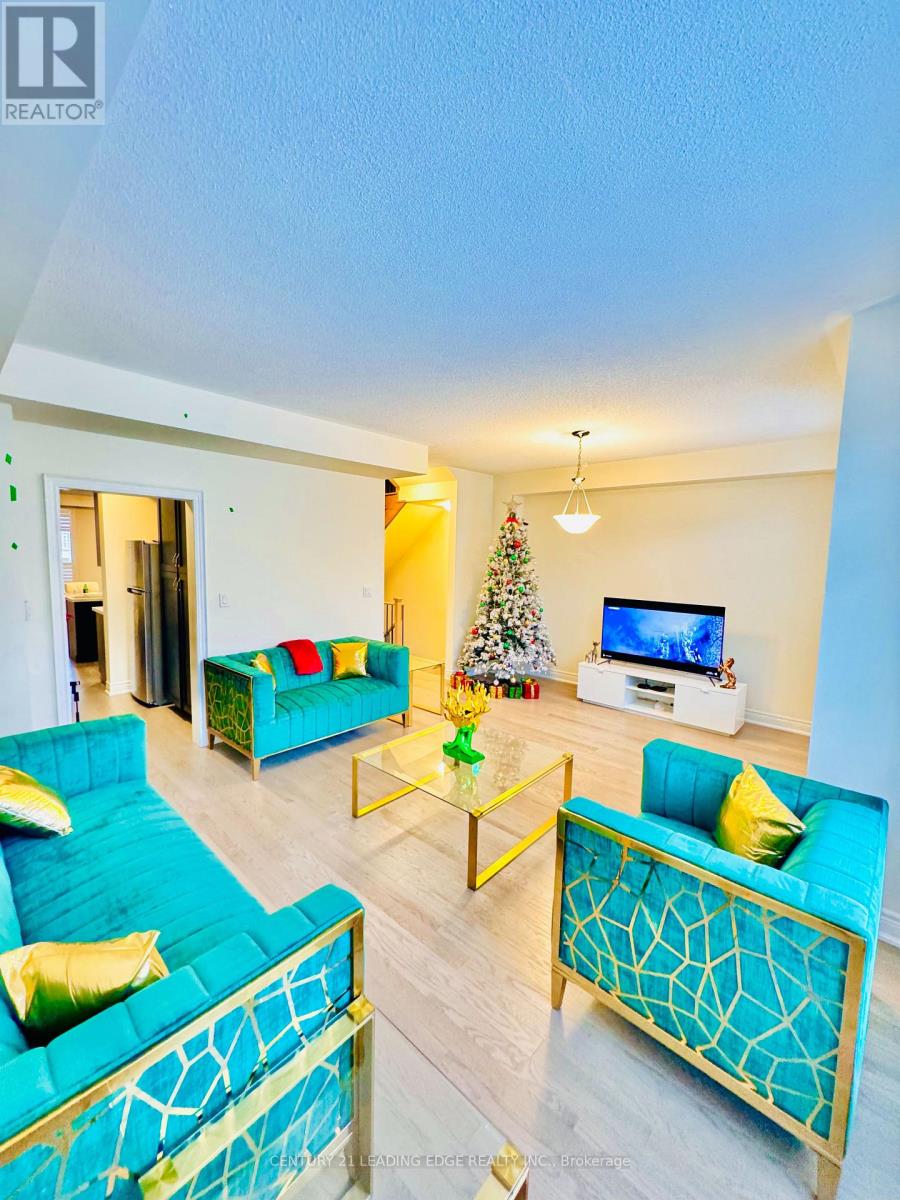 18 Thomas Hope Lane, Markham, Ontario  L3S 0E9 - Photo 7 - N12402674
