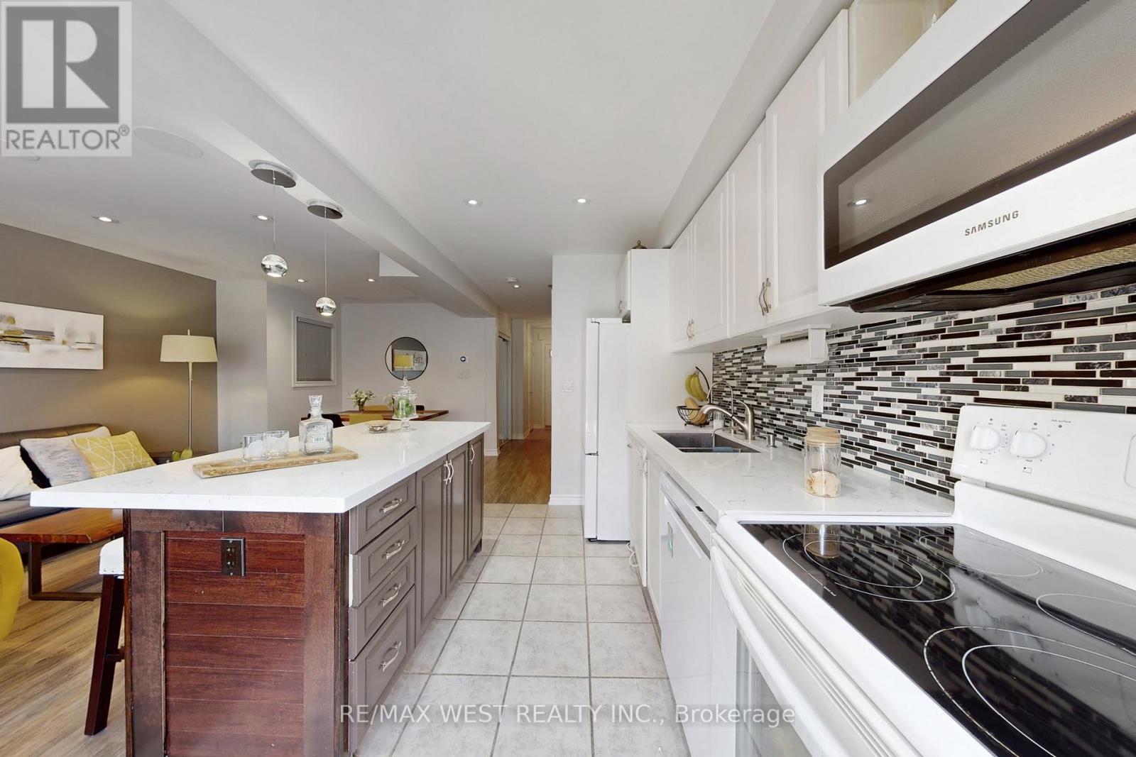 6 Mistleflower Court, Richmond Hill, Ontario  L4E 3T4 - Photo 16 - N12405785
