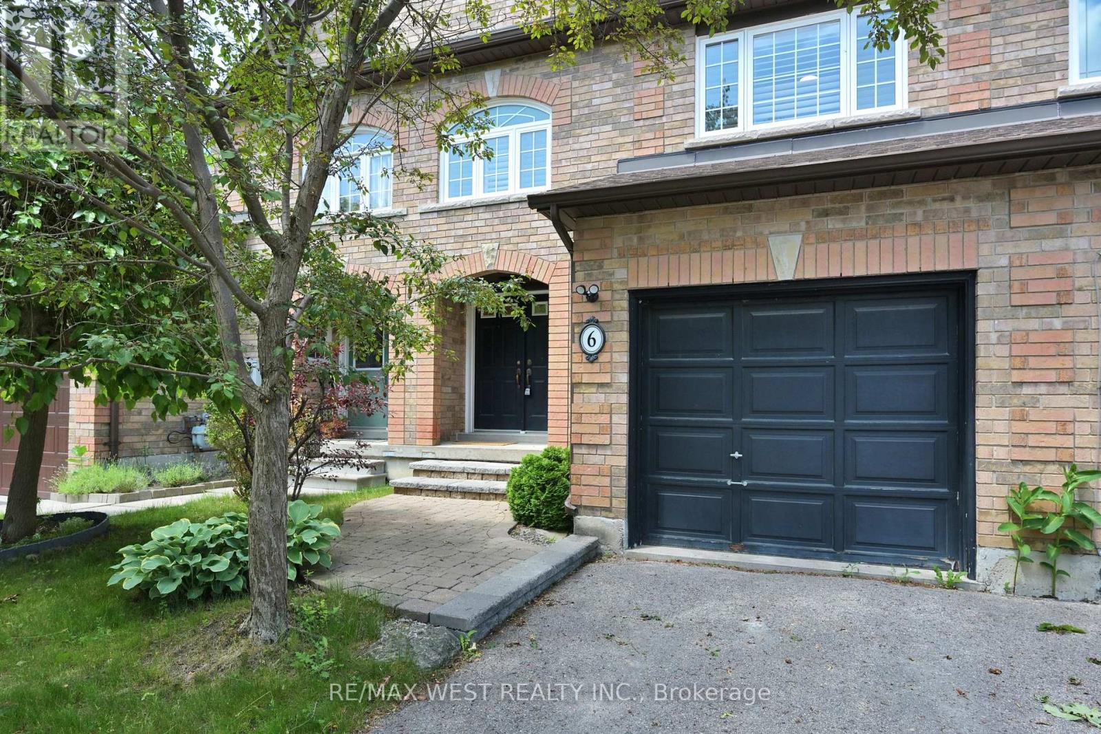 6 Mistleflower Court, Richmond Hill, Ontario  L4E 3T4 - Photo 3 - N12405785