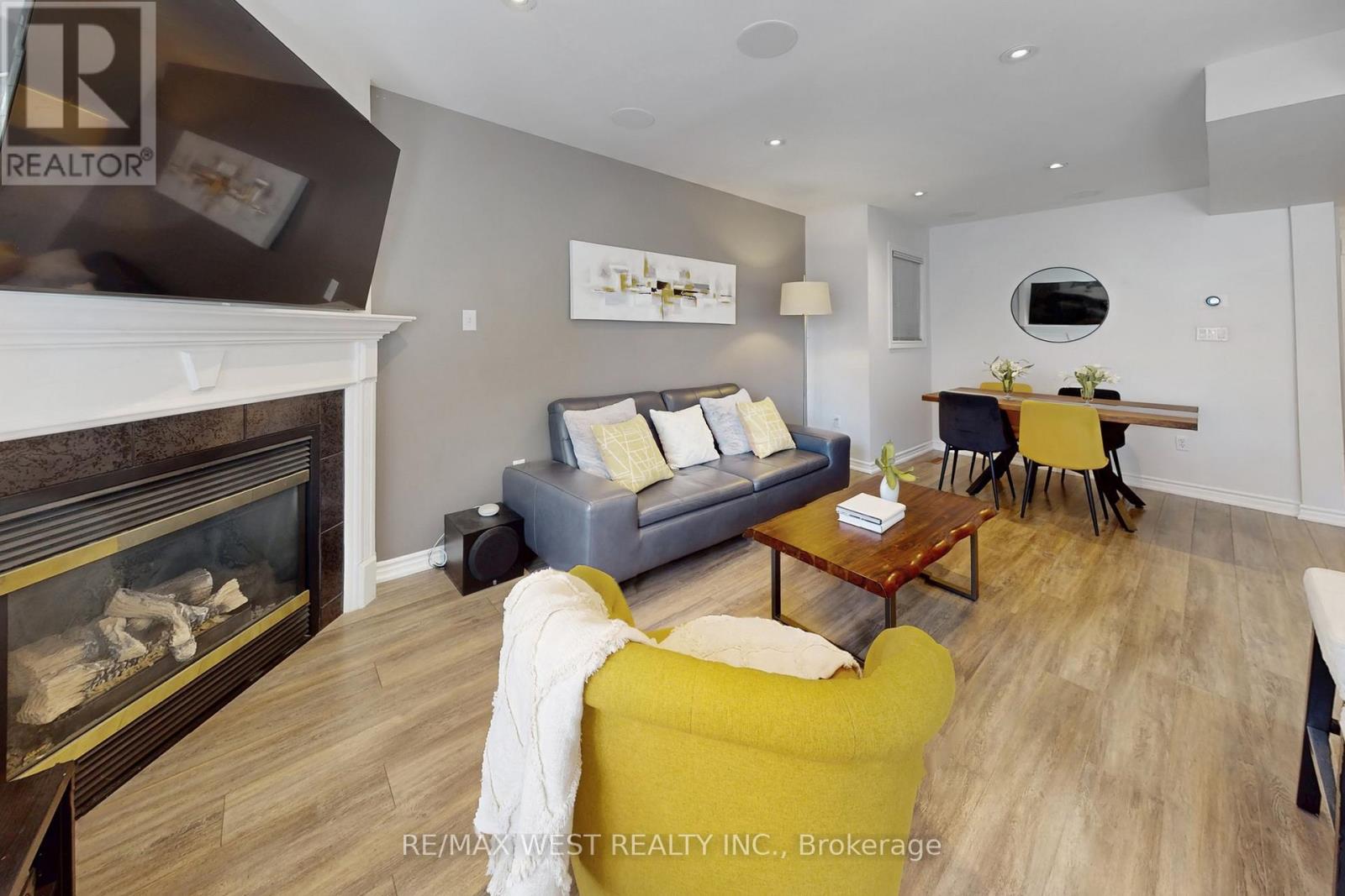 6 Mistleflower Court, Richmond Hill, Ontario  L4E 3T4 - Photo 8 - N12405785