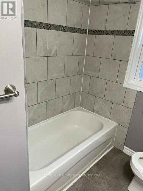28 Grove Street E, Barrie, Ontario  L4M 2N7 - Photo 8 - S12158918