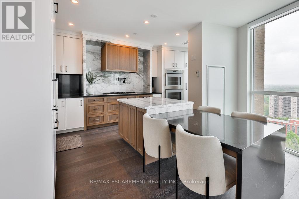 2101 - 2060 Lakeshore Road, Burlington (Brant), Ontario  L7R 0G2 - Photo 11 - W12400598