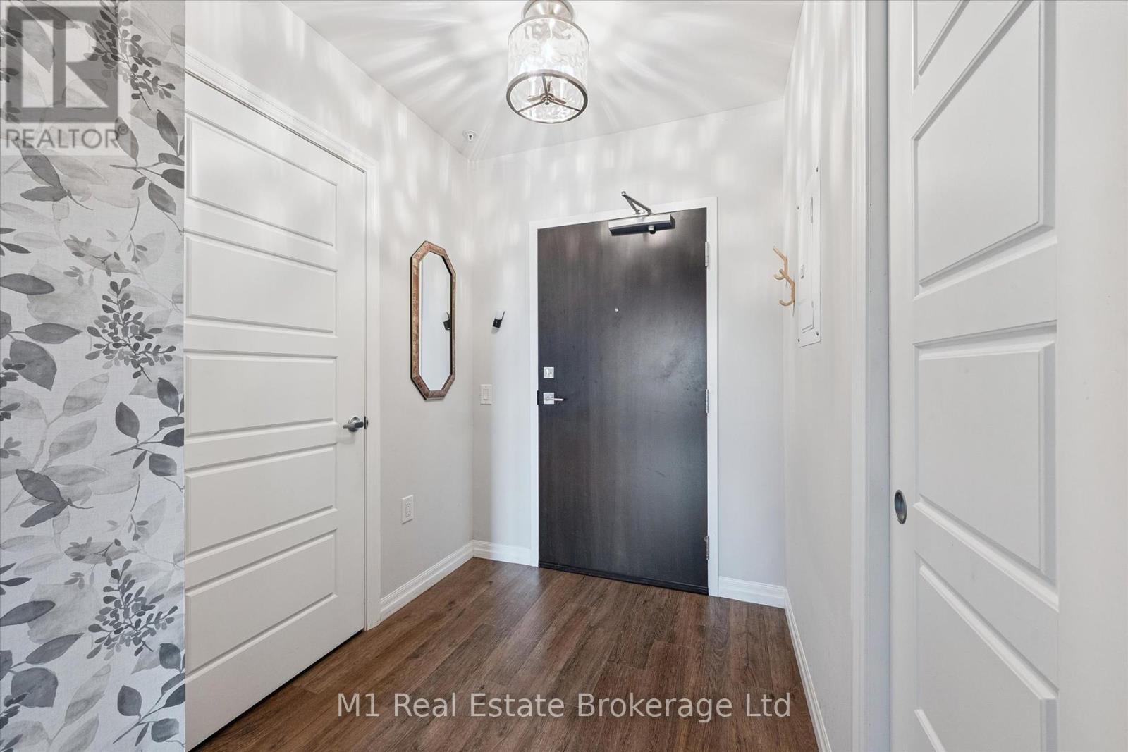 215 - 35 Kingsbury Square, Guelph, Ontario  N1L 1B3 - Photo 4 - X12389337