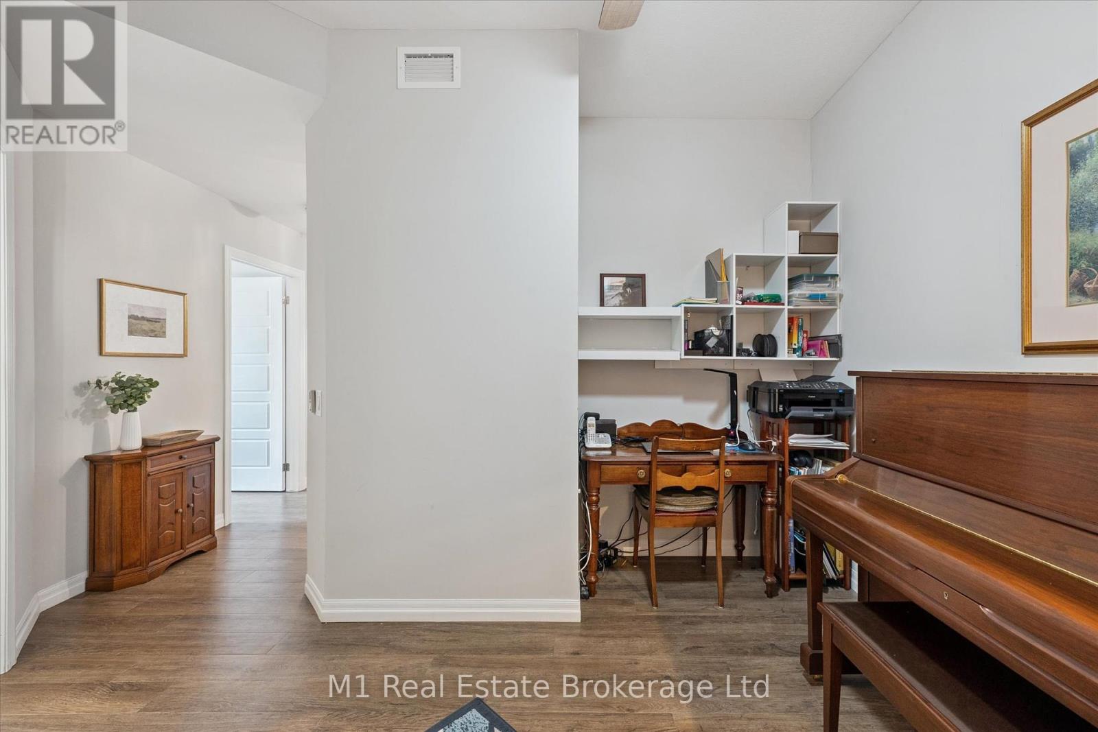 215 - 35 Kingsbury Square, Guelph, Ontario  N1L 1B3 - Photo 18 - X12389337