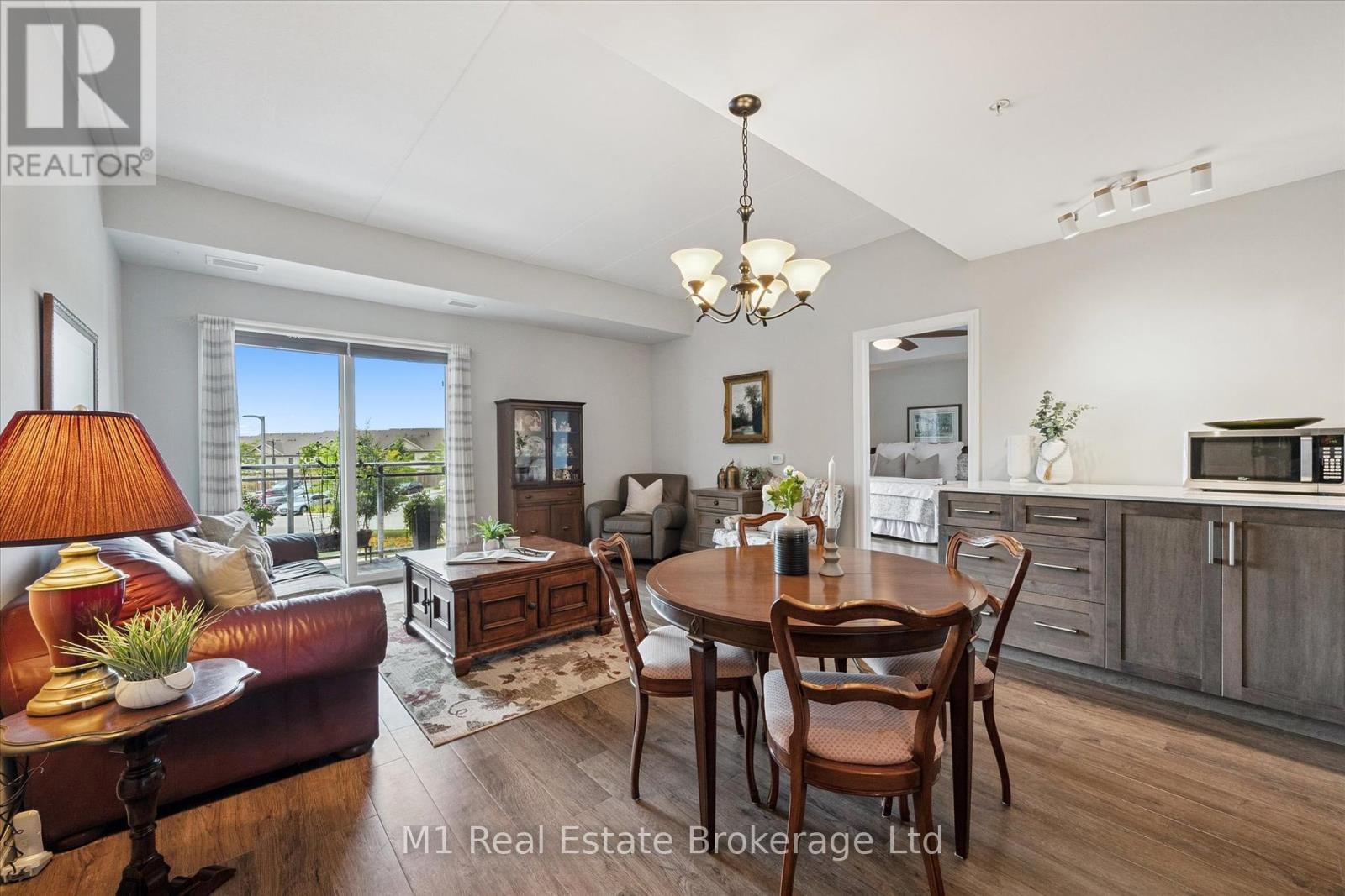 215 - 35 Kingsbury Square, Guelph, Ontario  N1L 1B3 - Photo 2 - X12389337
